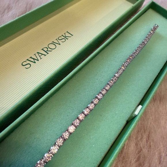 Swarovski Matrix Tennis Bracelet - New in box - Picture 4 of 5